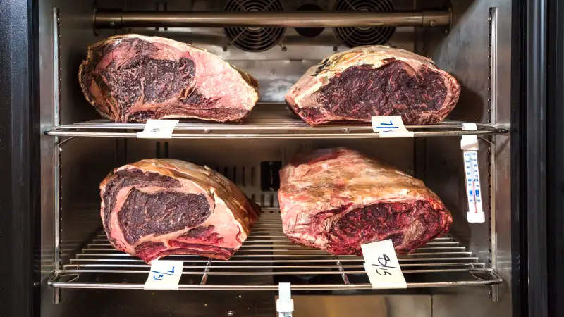Carne maturată dry age